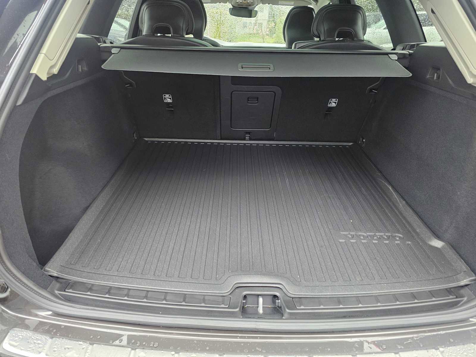 Certified 2025 Volvo XC60 B5 Core w/ Protection Package Premier image 17