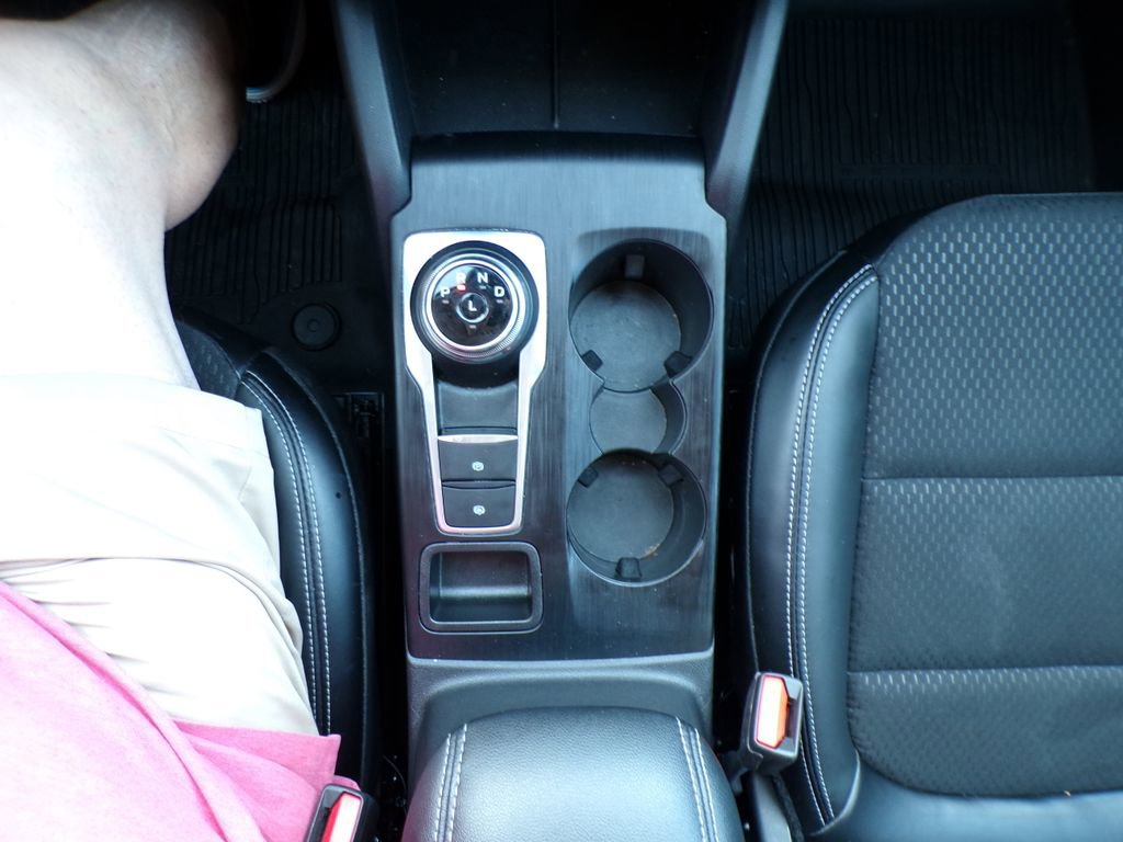 Used 2025 Ford Escape SE w/ Class II Trailer Tow Package image 21