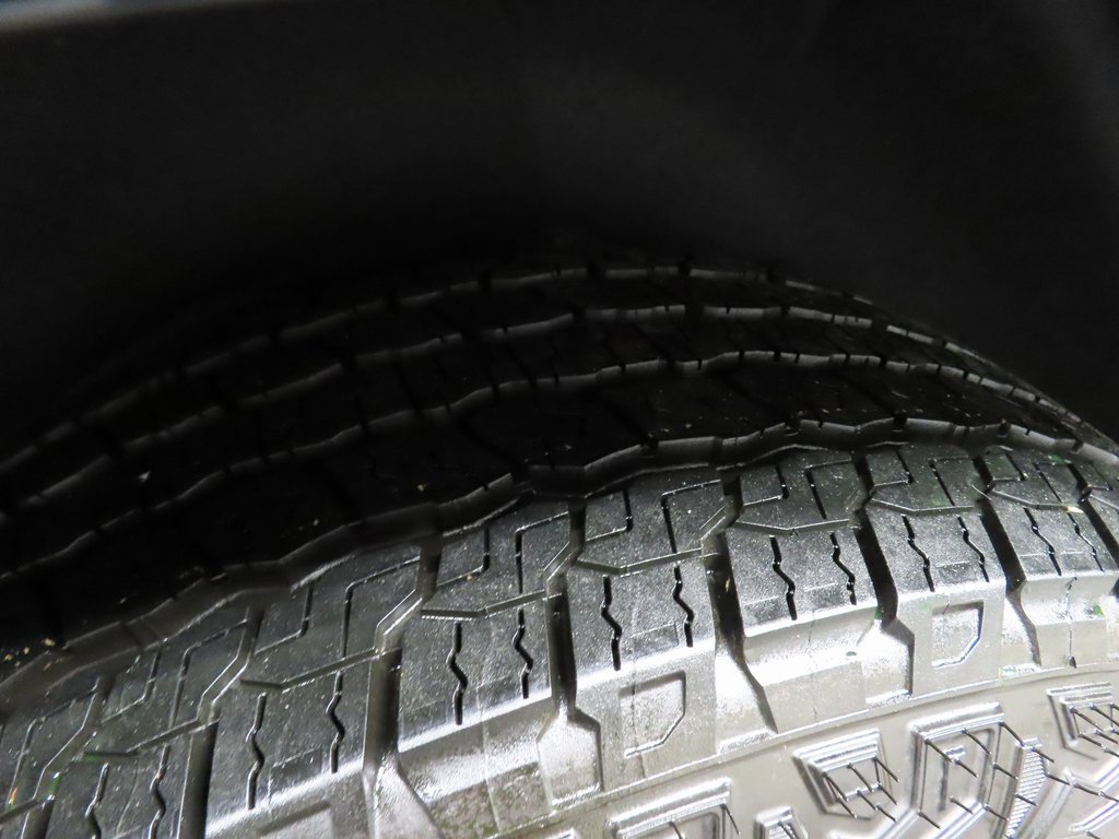 Used 2025 Chevrolet Suburban Z71 image 39