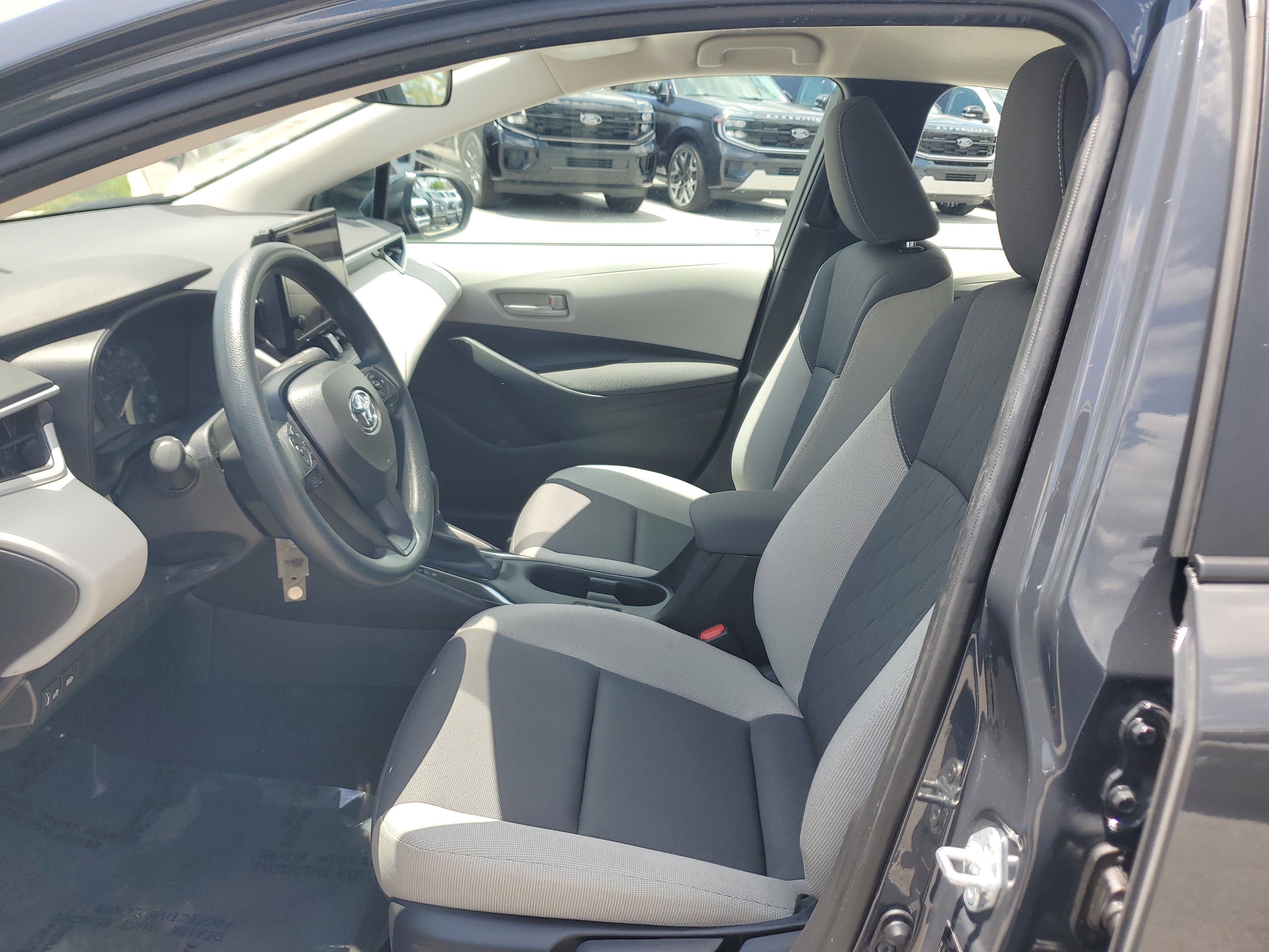 Used 2025 Toyota Corolla LE FWD image 11
