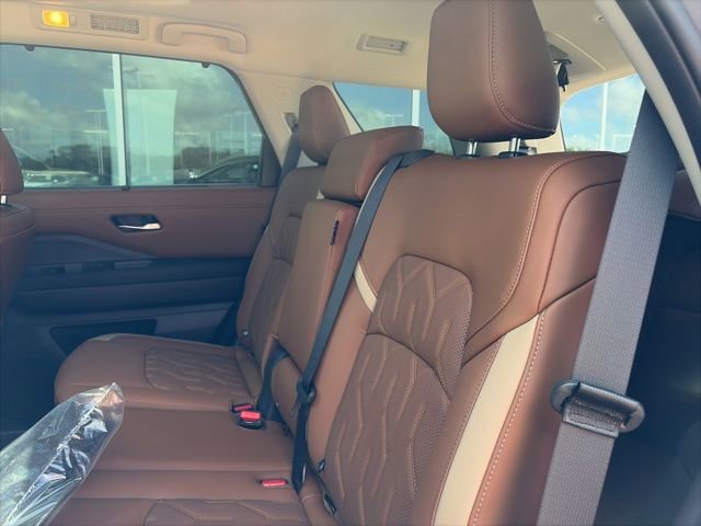 New 2026 Nissan Pathfinder Platinum image 19