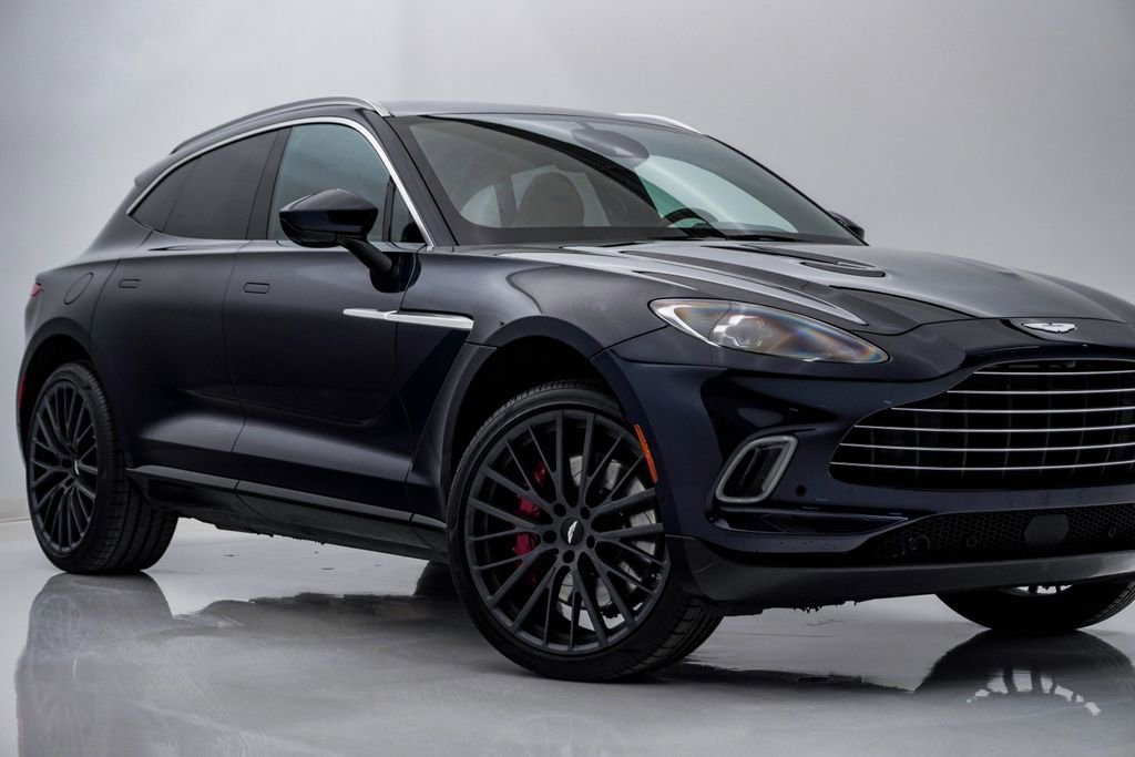Used 2021 Aston Martin DBX image 2