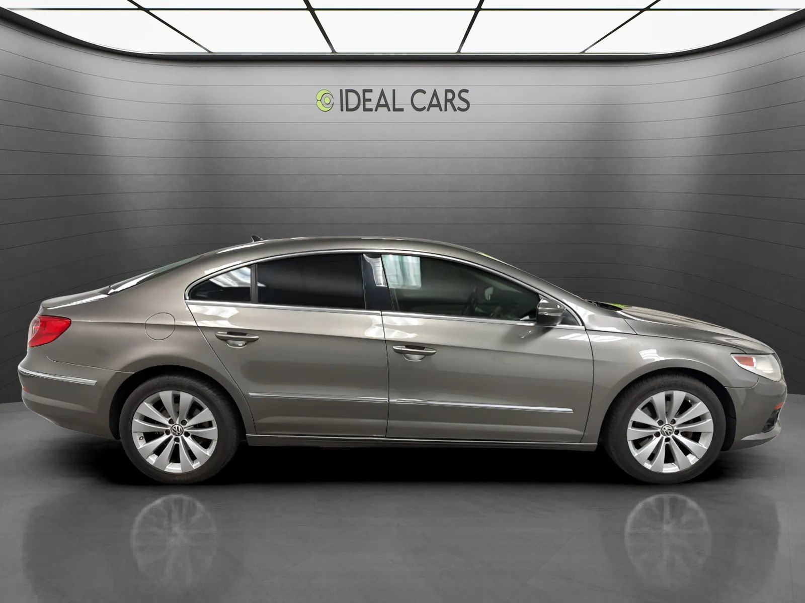 Used 2010 Volkswagen CC Sport FWD image 4