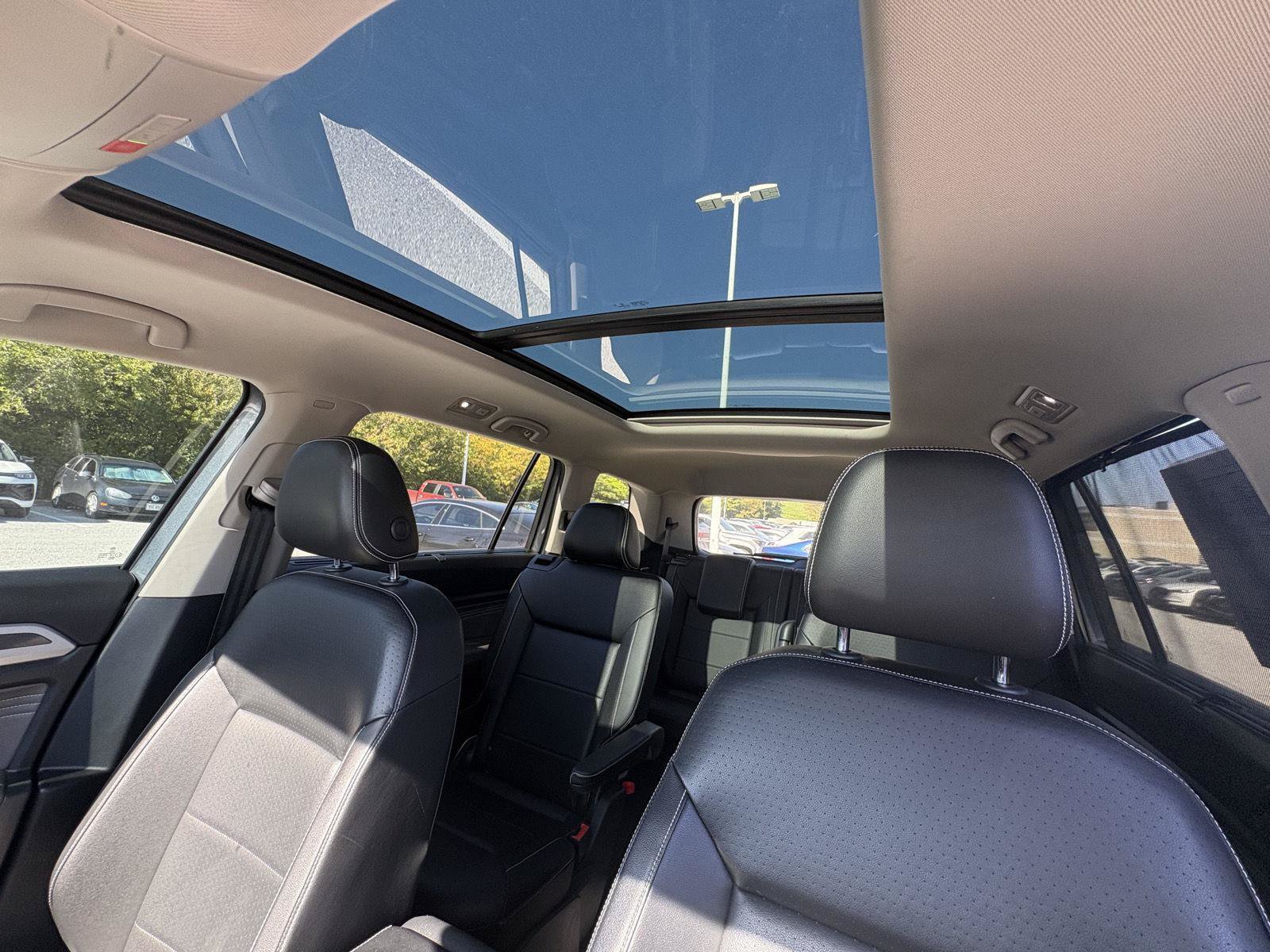 Certified 2022 Volkswagen Atlas SEL R-Line AWD/4WD image 15