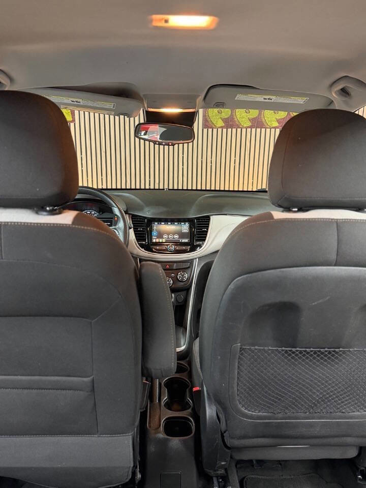 Used 2018 Chevrolet Trax LS w/ LPO, Cargo Package FWD image 10