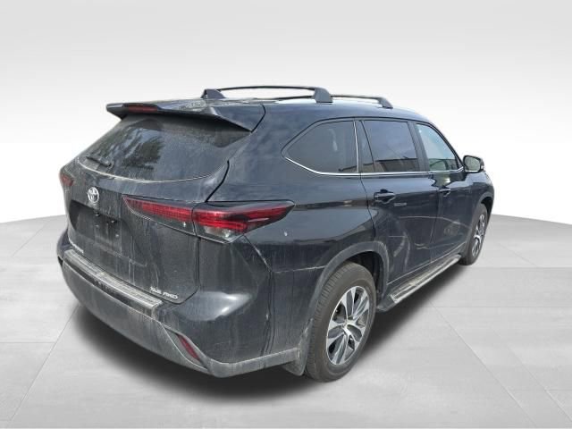Used 2024 Toyota Highlander XLE image 8