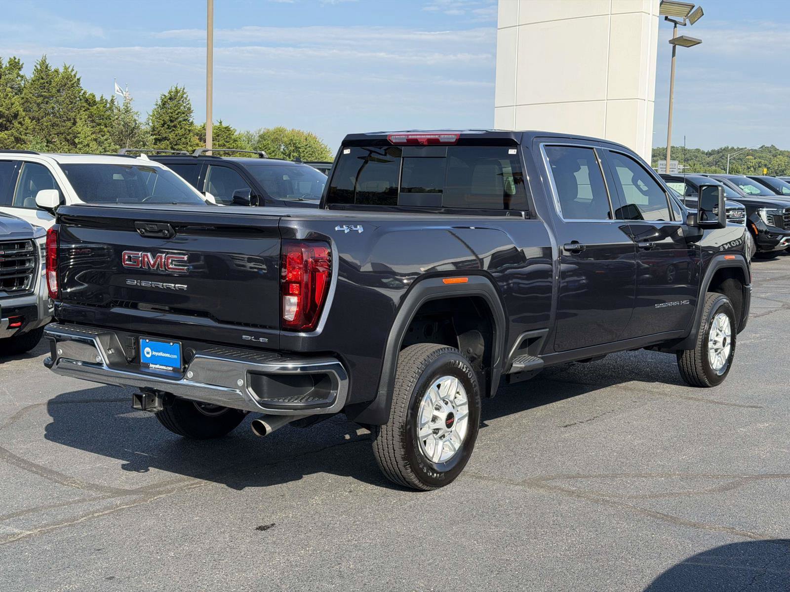 Used 2026 GMC Sierra 2500 SLE w/ SLE Value Package; AWD/4WD image 2
