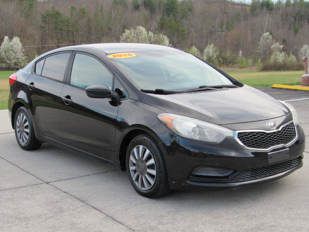 Used 2016 Kia Forte LX image 2