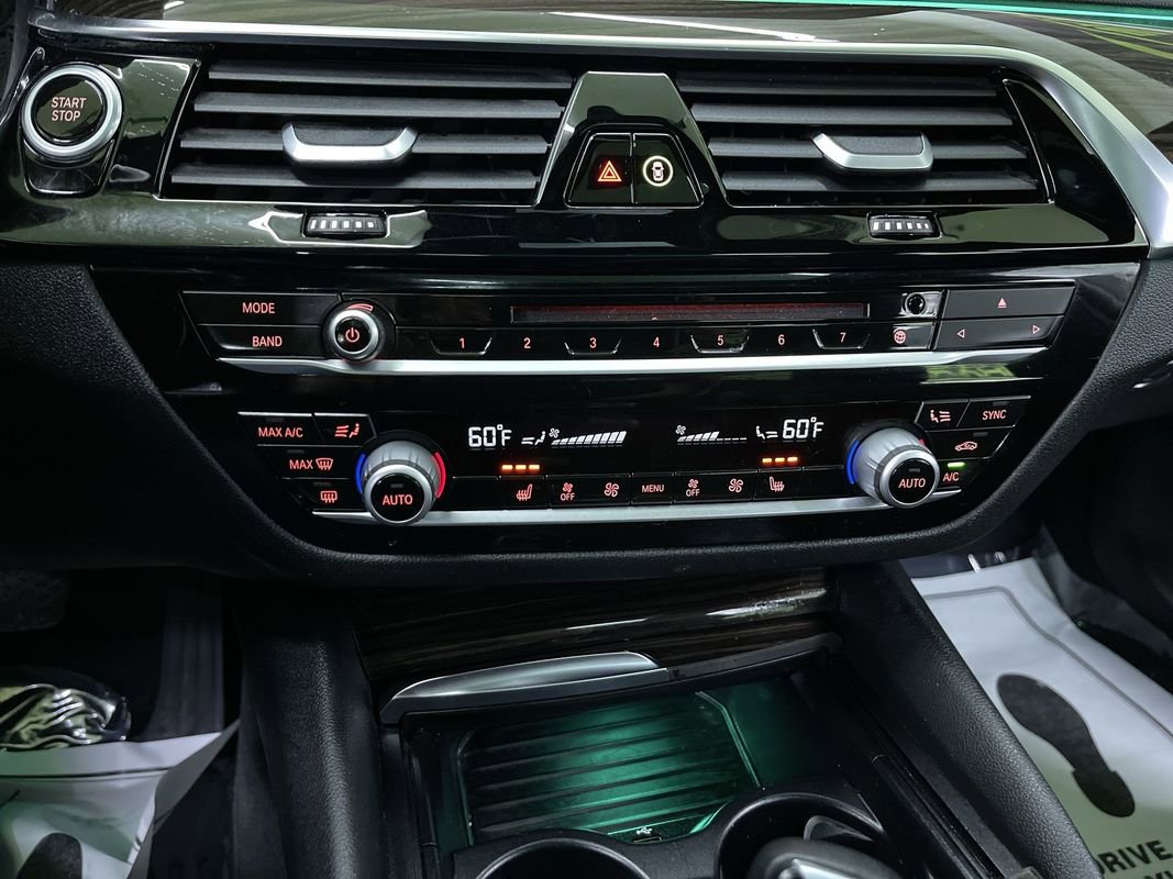 Used 2019 BMW 530e xDrive w/ Convenience Package image 24