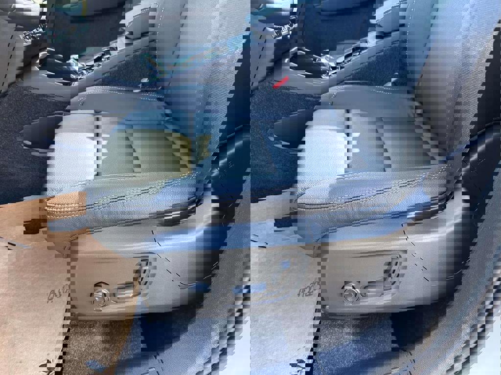 New 2026 Volvo XC40 B4 Plus w/ Protection Package Premier image 19