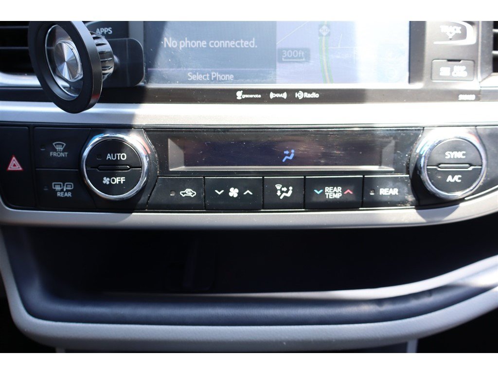Used 2017 Toyota Highlander FWD V6 image 44