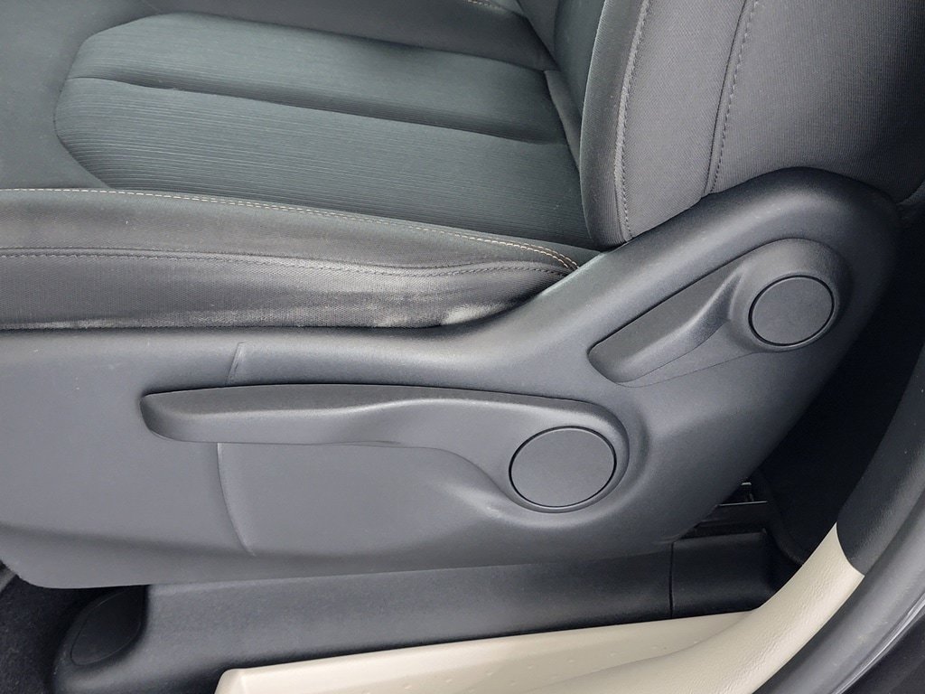 Used 2018 Chrysler Pacifica L FWD image 15