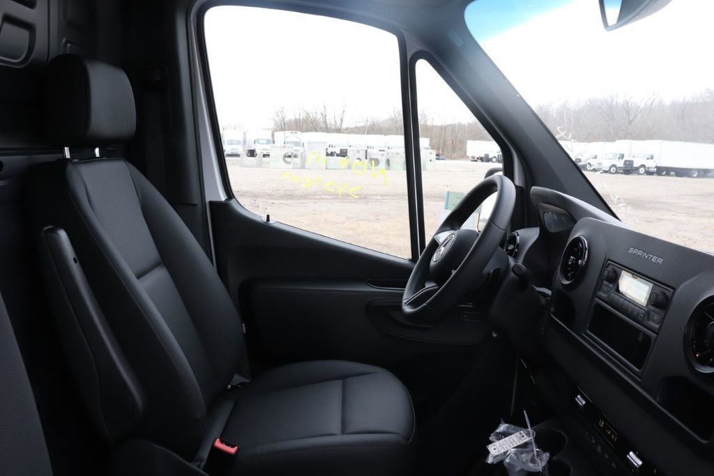Used 2025 Mercedes-Benz Sprinter 2500 image 9
