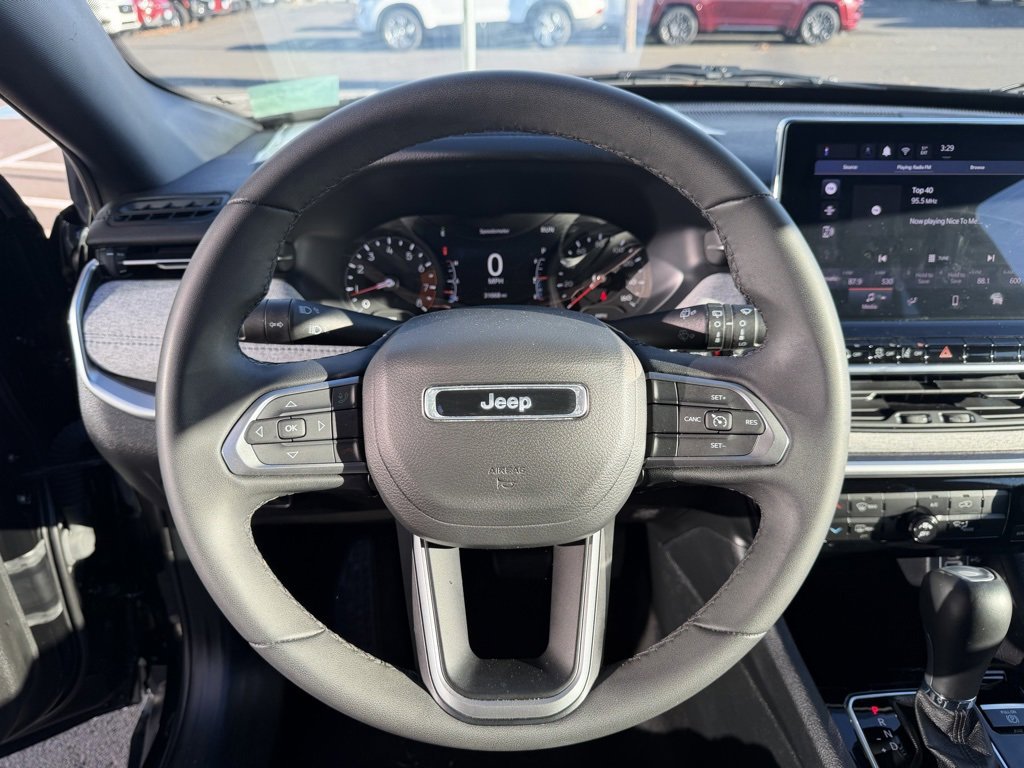 Used 2024 Jeep Compass Latitude image 17