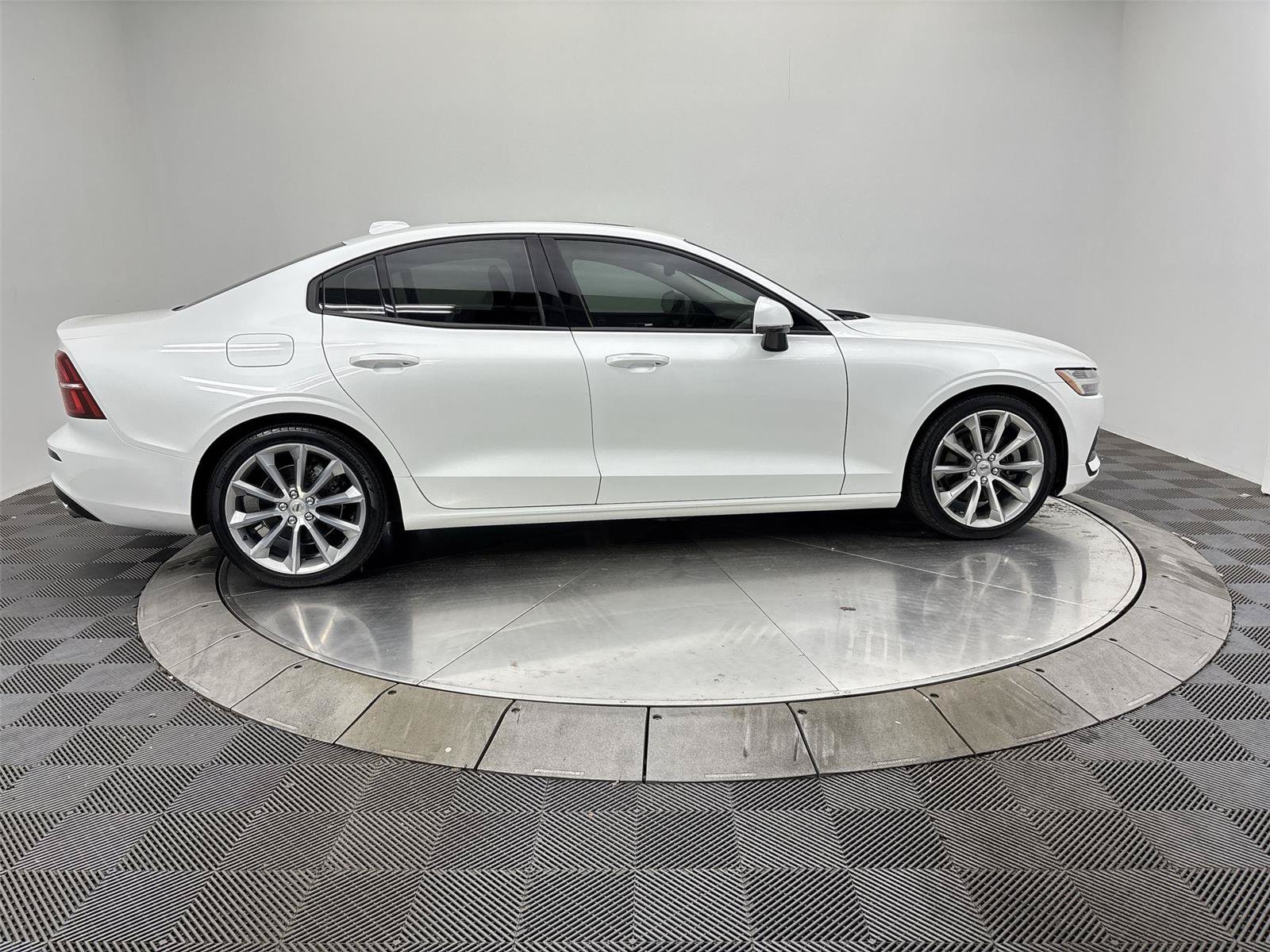 Used 2020 Volvo S60 T5 Momentum FWD image 17