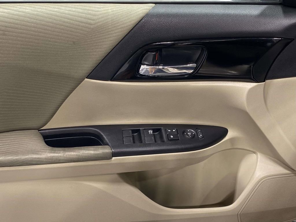 Used 2017 Honda Accord LX image 18