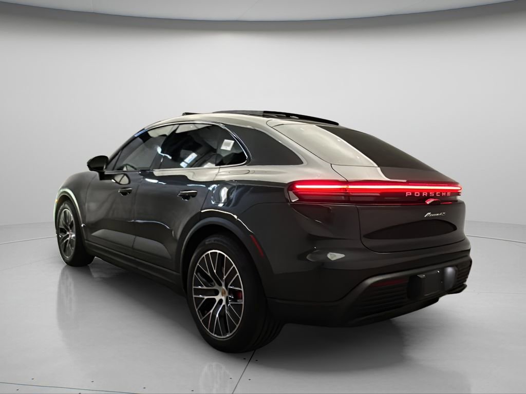 Used 2025 Porsche Macan 4S Electric image 6