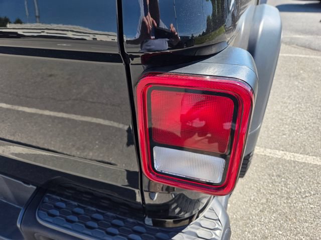 Used 2022 Jeep Gladiator Rubicon AWD/4WD image 16