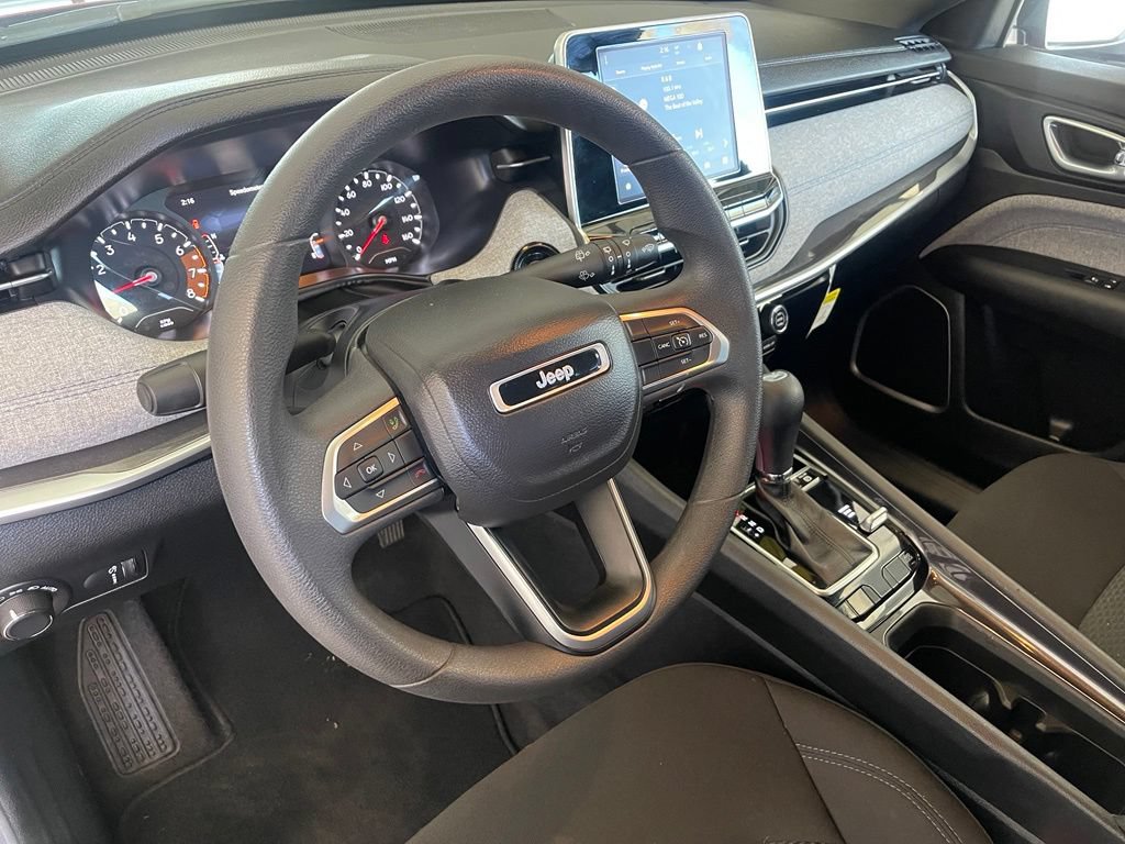 Used 2025 Jeep Compass Sport AWD/4WD image 7