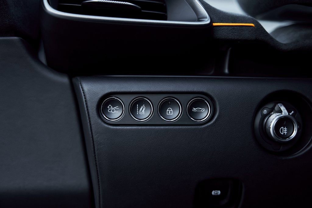 Used 2025 McLaren Artura Spider RWD image 53