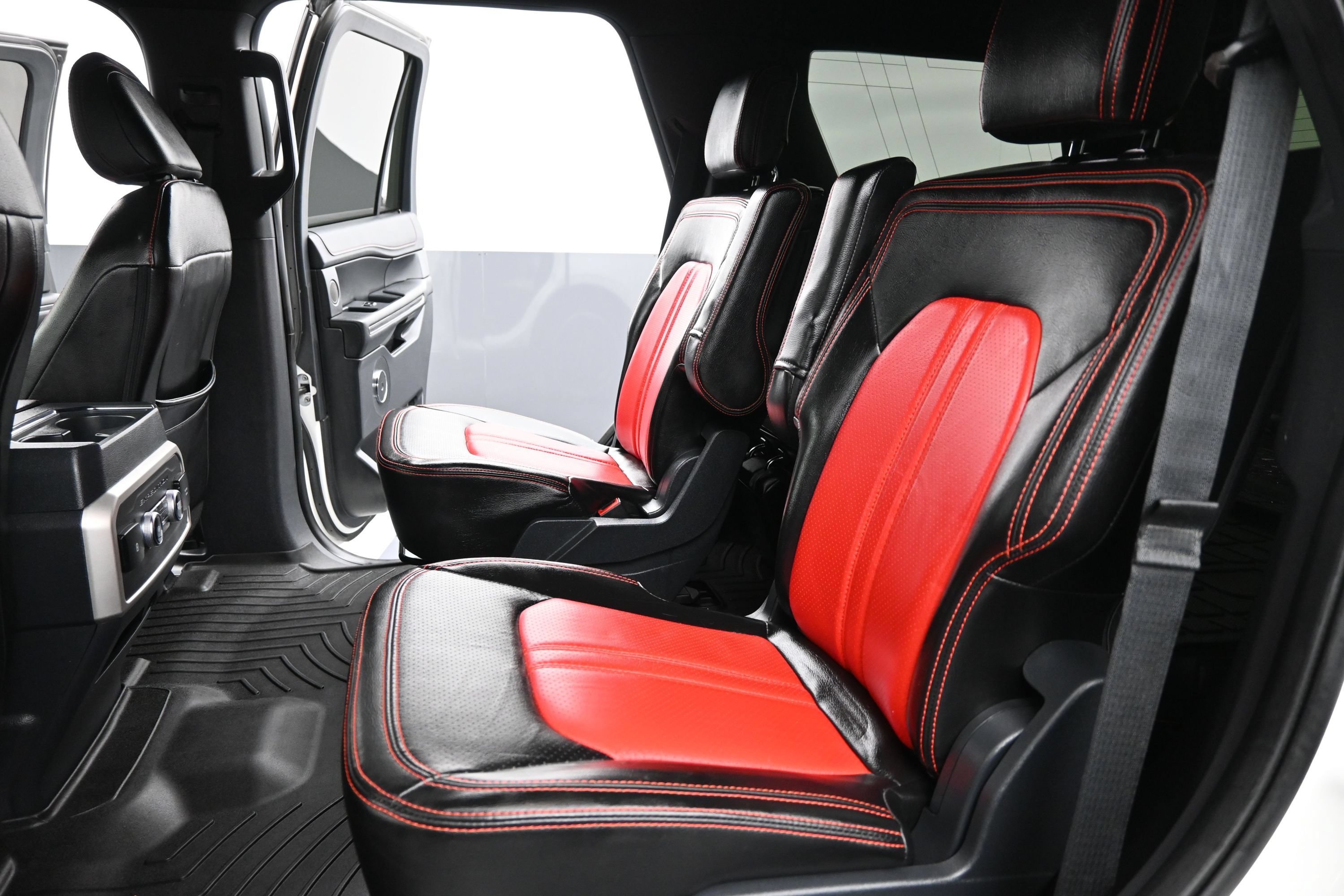 Used 2023 Ford Expedition Limited RWD image 24