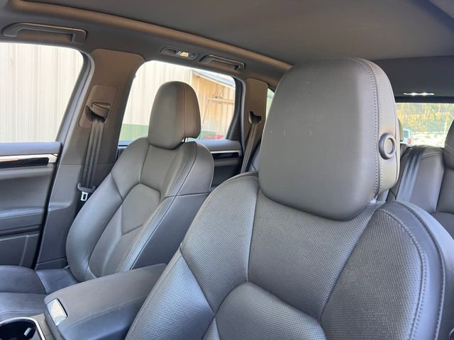 Used 2018 Porsche Cayenne Platinum Edition image 15