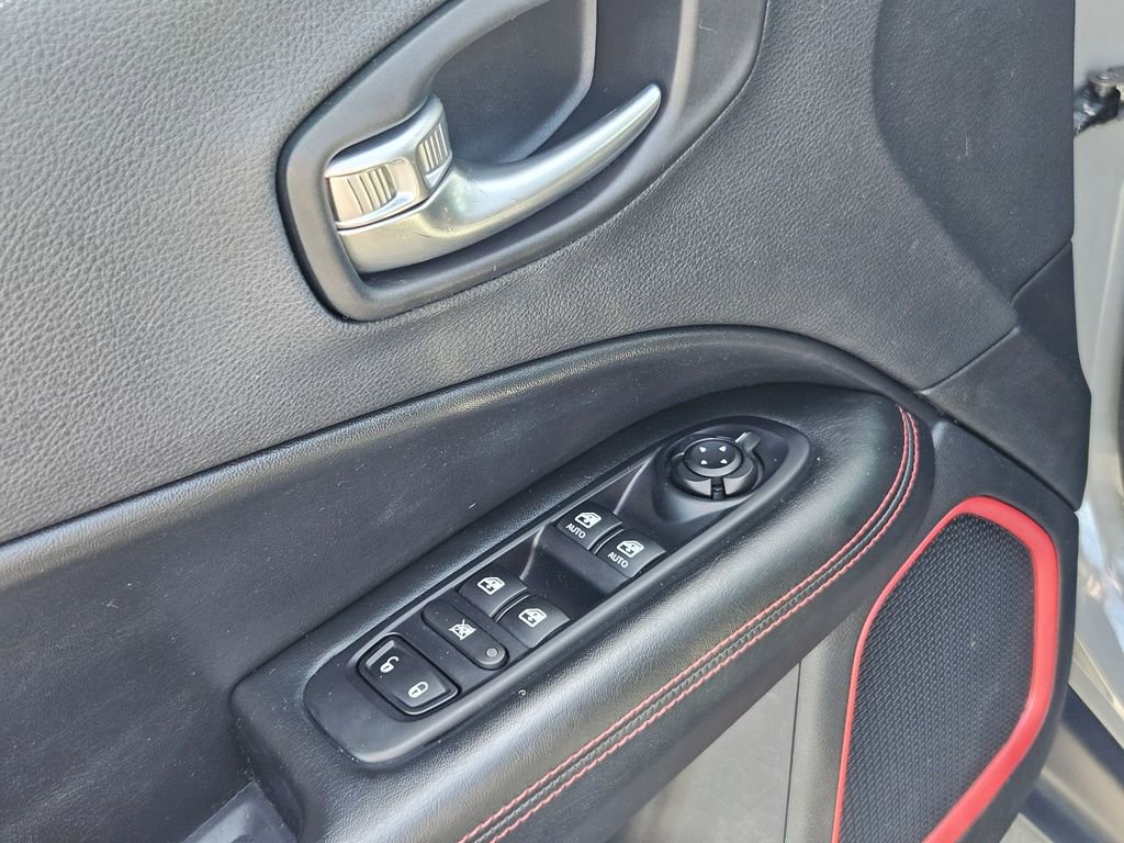 Used 2020 Jeep Compass Trailhawk AWD/4WD image 11