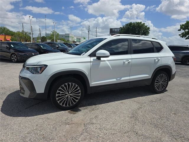 New 2026 Volkswagen Taos SE FWD image 6