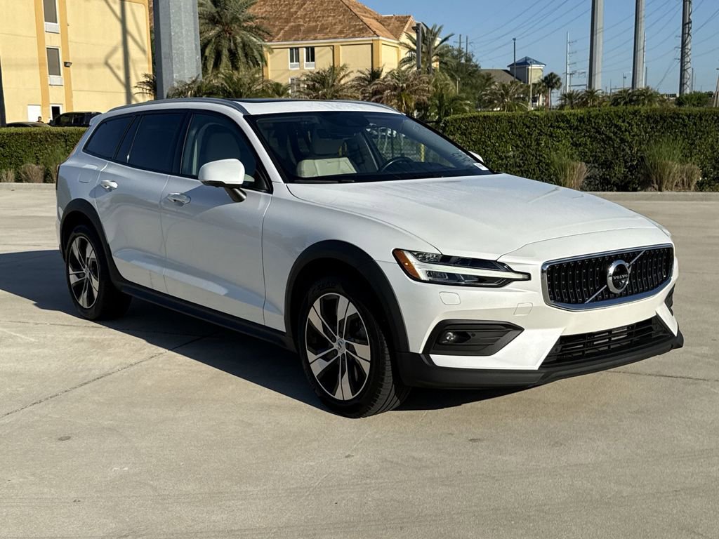 Used 2022 Volvo V60 T5 Cross Country AWD/4WD image 12