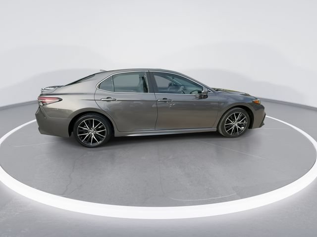 Used 2024 Toyota Camry SE w/ Cold Weather Package FWD image 9