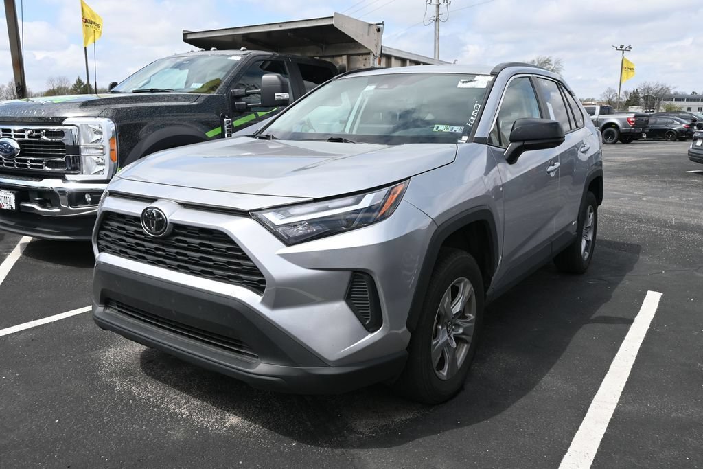 Used 2025 Toyota RAV4 LE AWD/4WD image 6