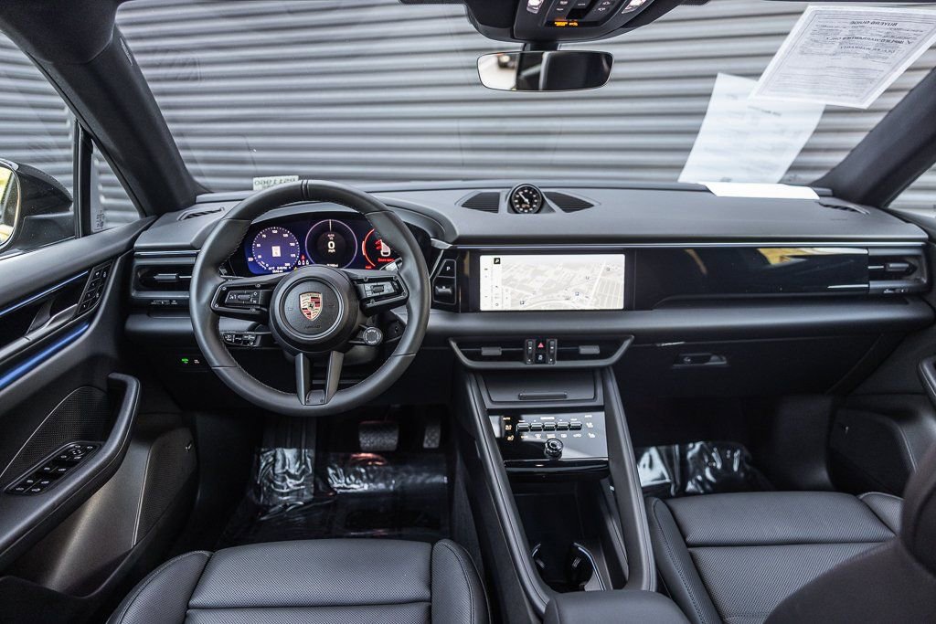Certified 2025 Porsche Macan Electric image 12