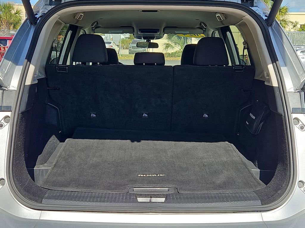 Used 2024 Nissan Rogue SV image 8