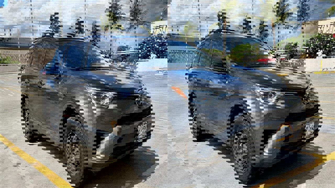 Used 2017 Toyota RAV4 LE image 8