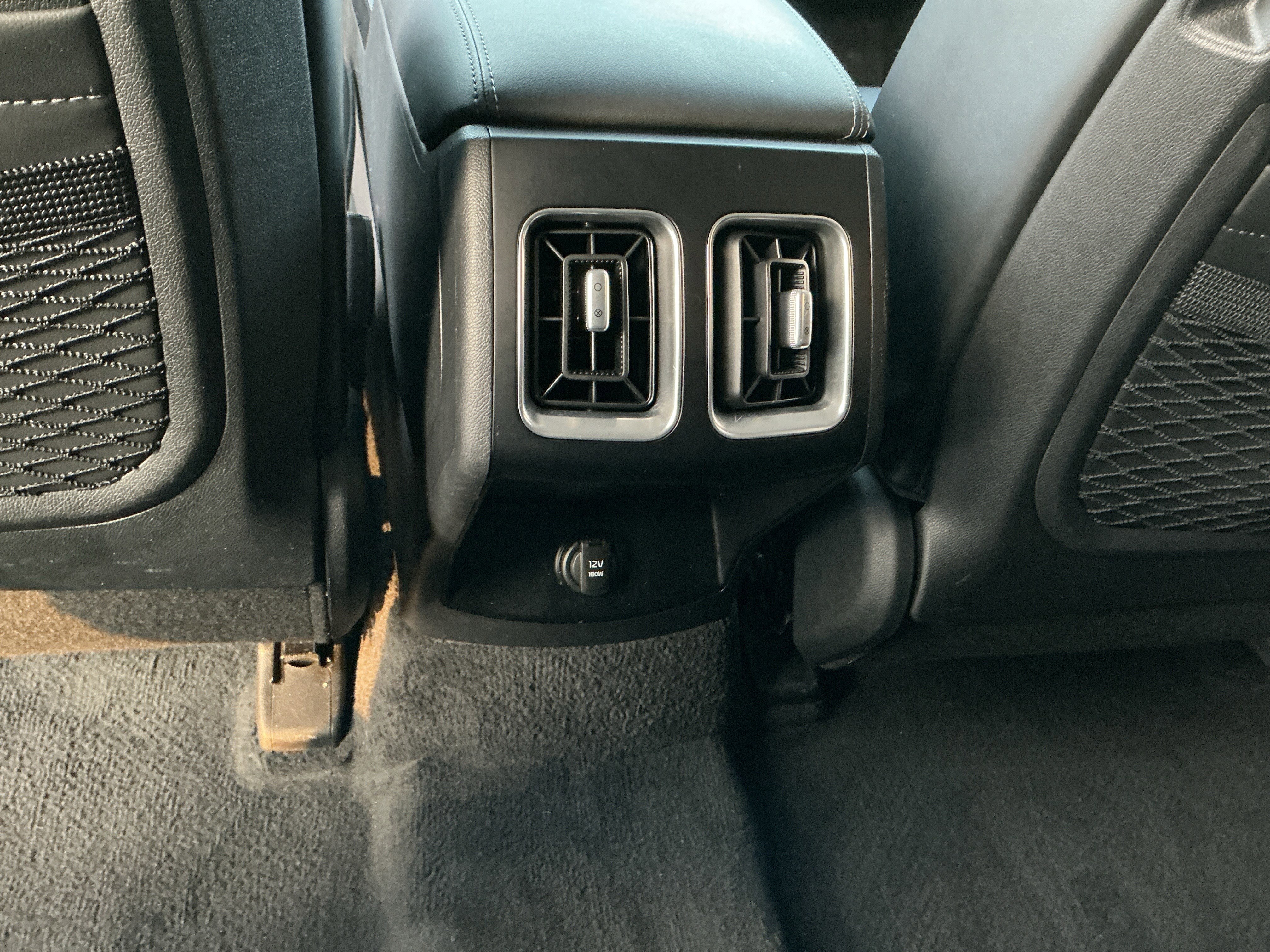 Used 2024 Kia Sorento S image 28