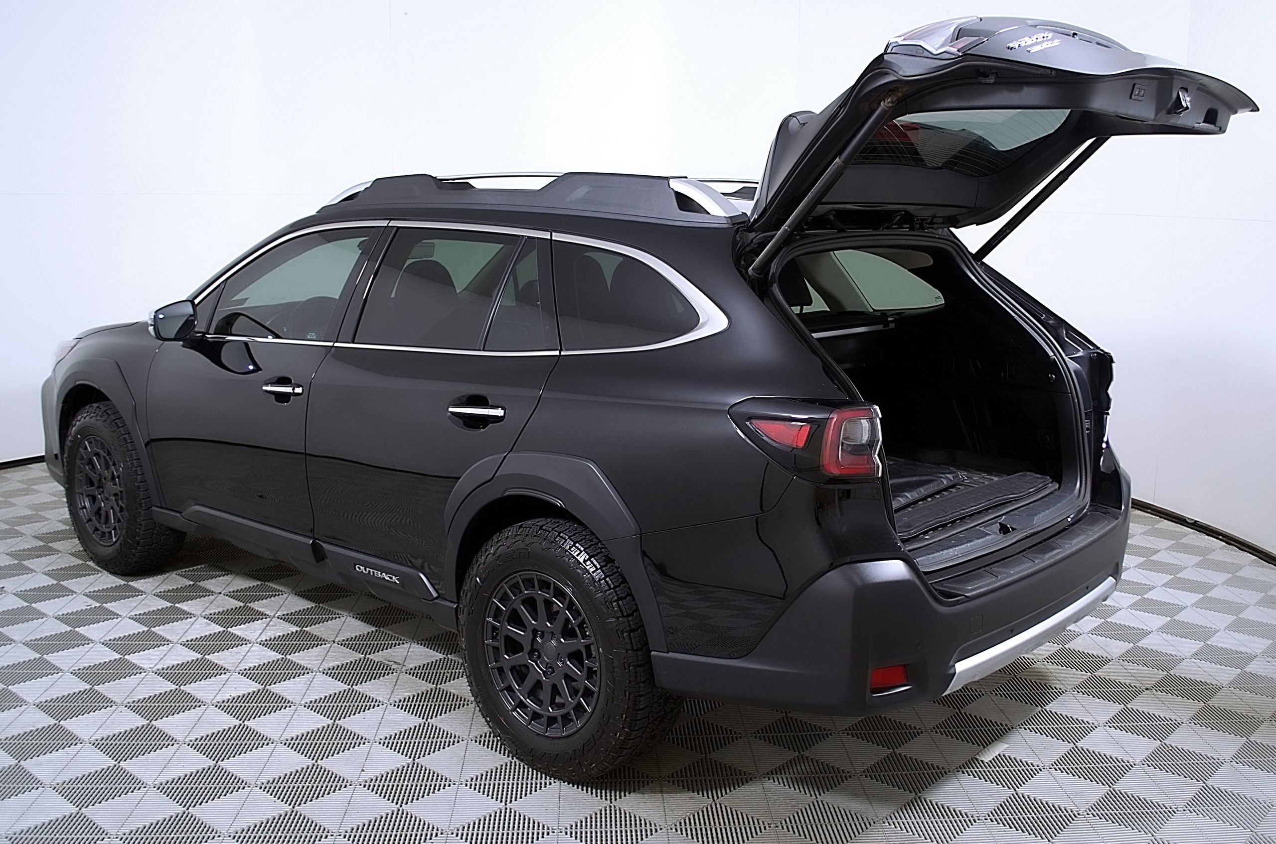 Used 2025 Subaru Outback Touring XT image 10