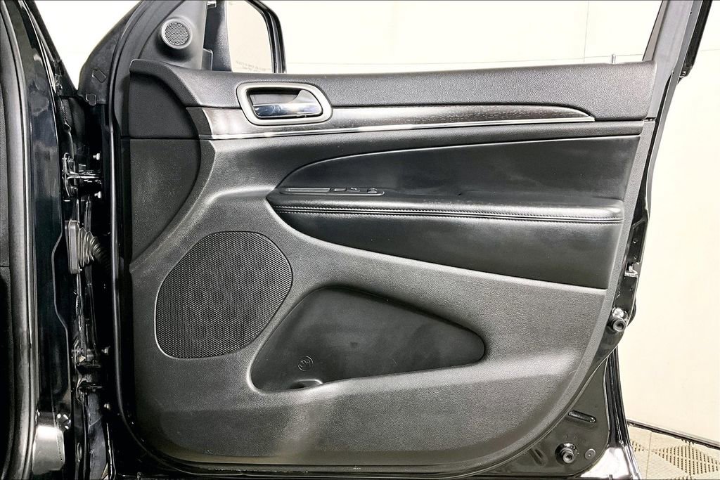 Used 2018 Jeep Grand Cherokee Limited image 21