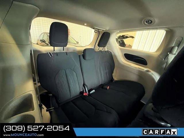 Used 2017 Chrysler Pacifica LX FWD image 9