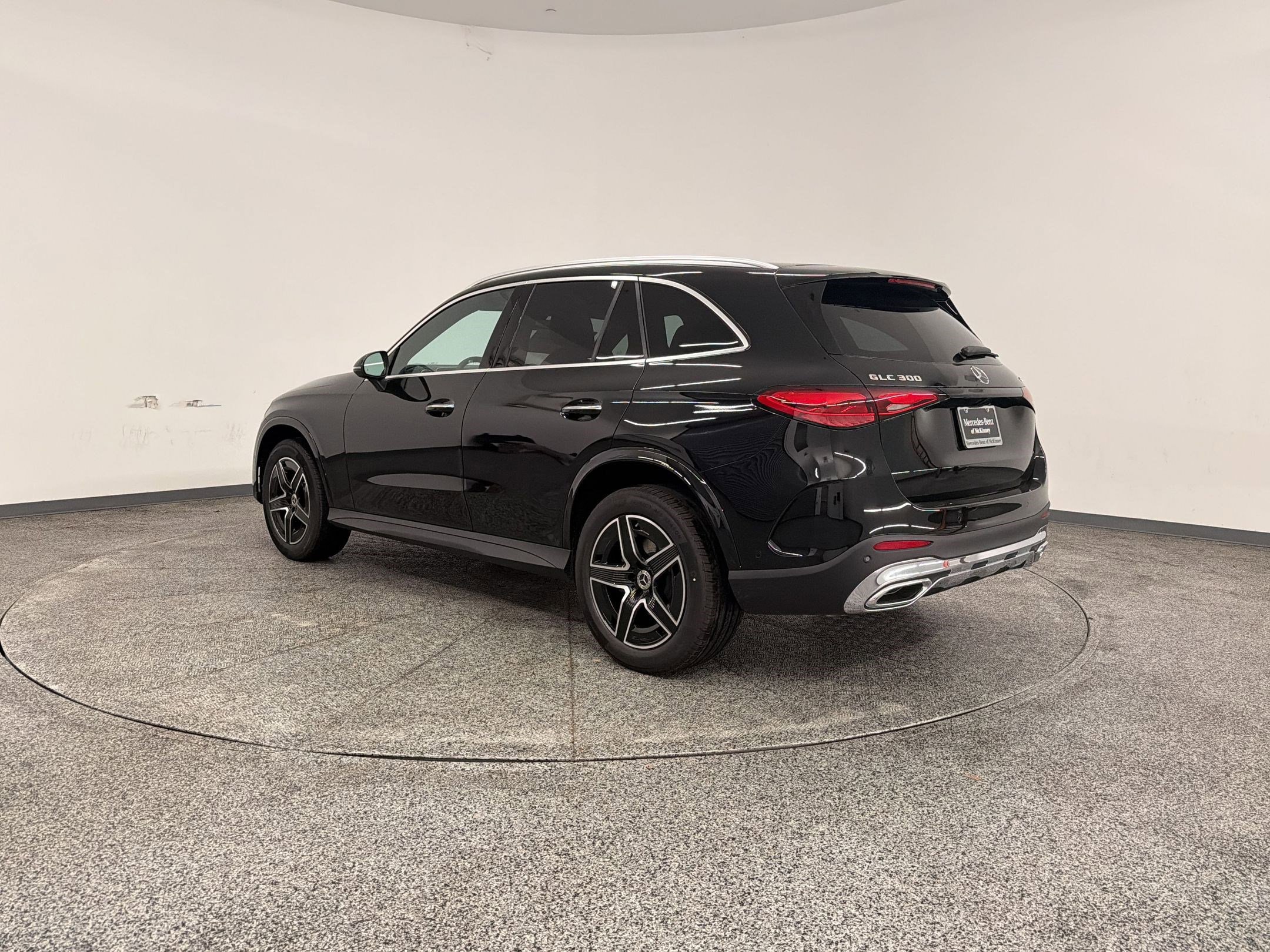 Used 2026 Mercedes-Benz GLC 300 4MATIC image 3