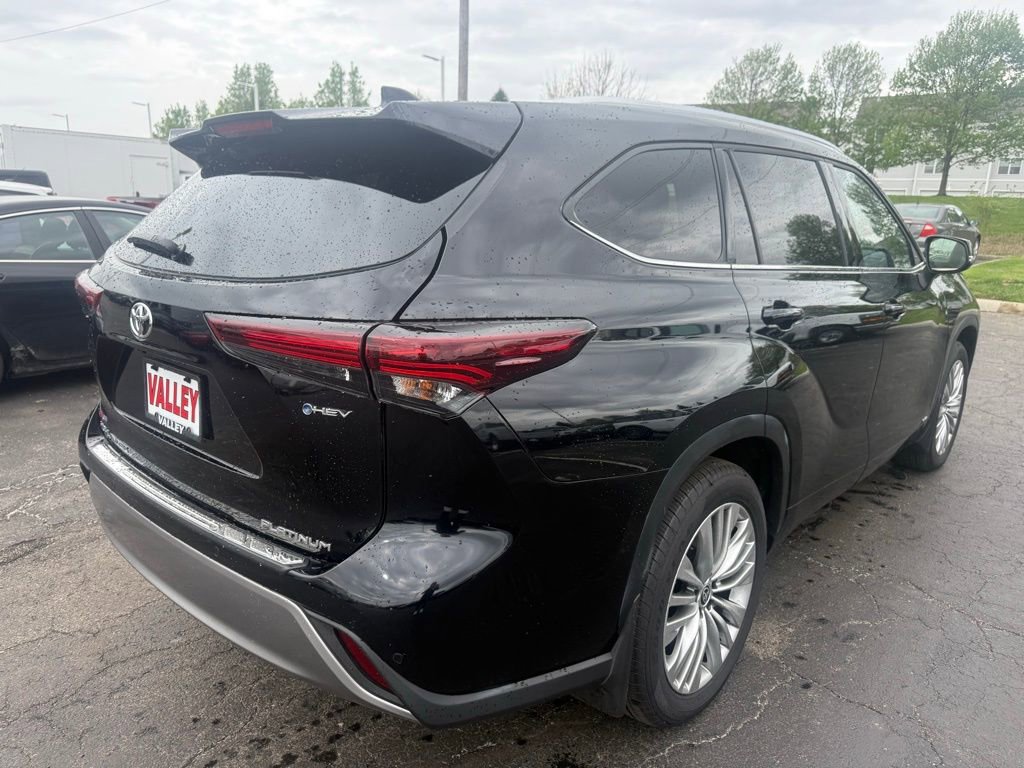 Used 2025 Toyota Highlander Platinum AWD/4WD video 3