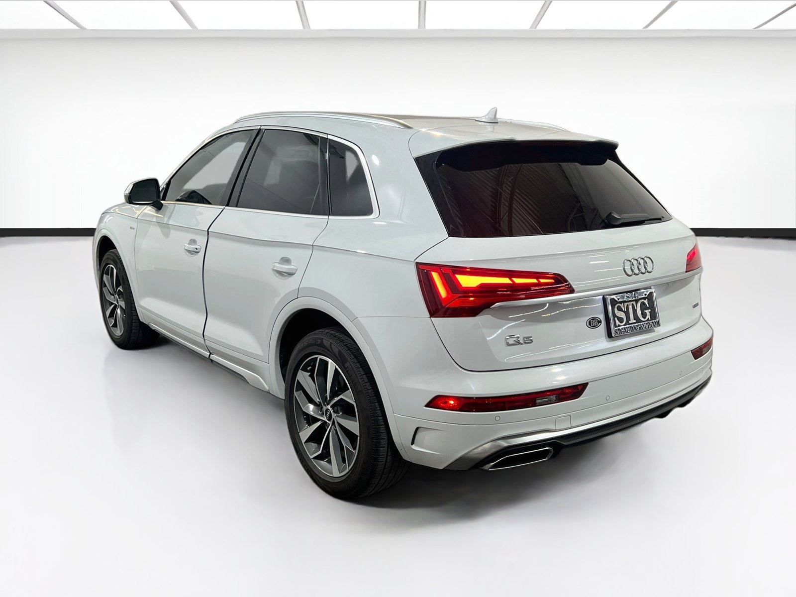 Used 2022 Audi Q5 2.0T Premium Plus w/ Premium Plus Package AWD/4WD image 6
