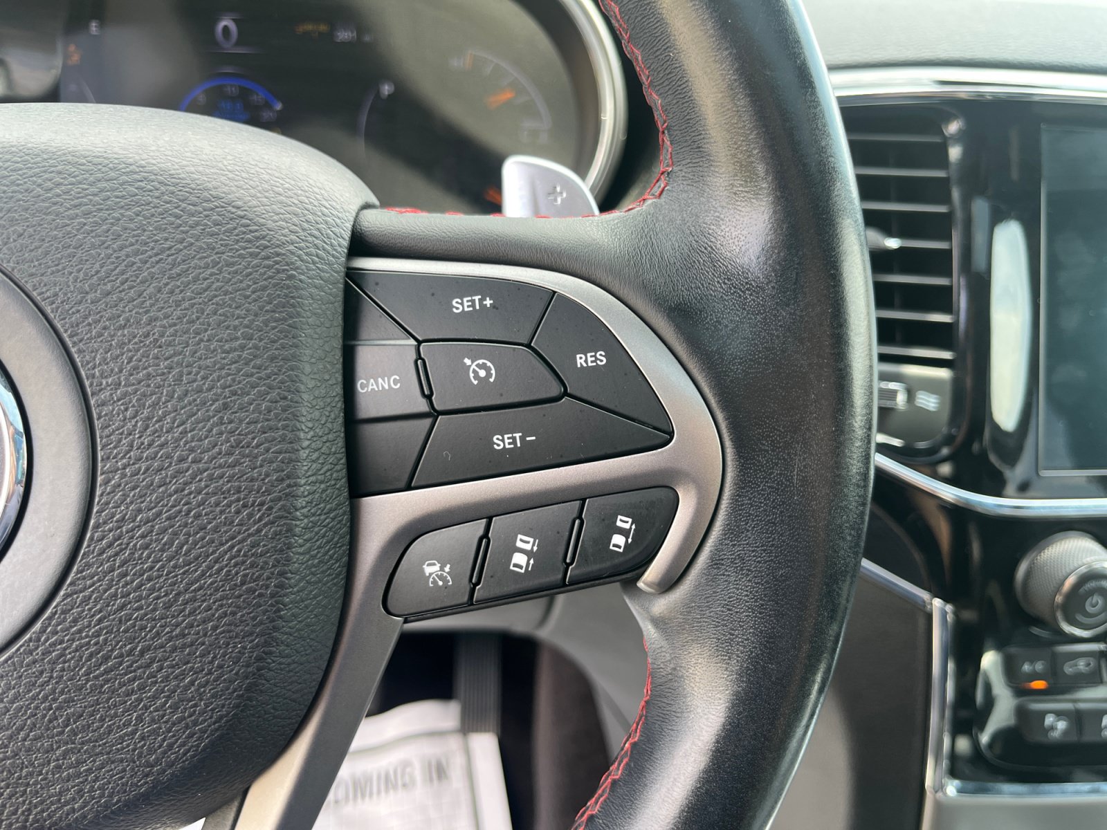 Used 2019 Jeep Grand Cherokee Trailhawk AWD/4WD image 15