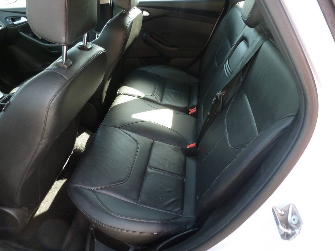 Used 2015 Ford Focus SE w/ Equipment Group 201A FWD image 24