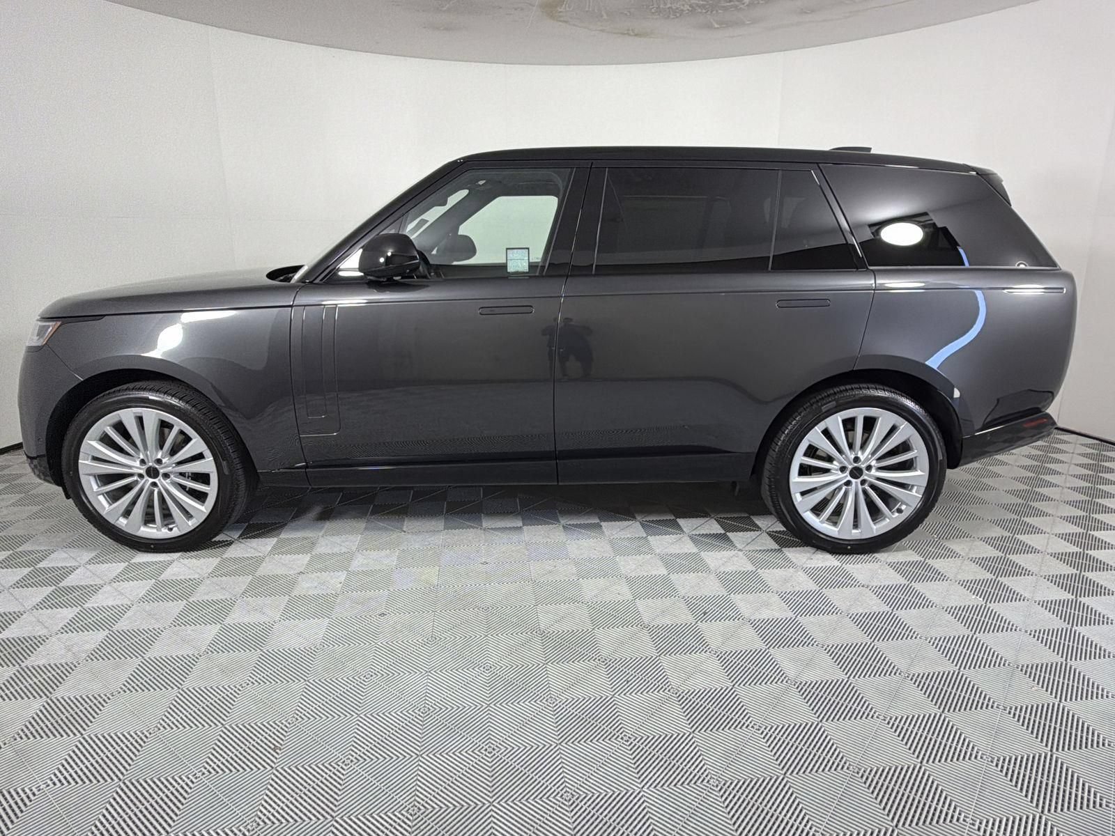 New 2026 Land Rover Range Rover Long Wheelbase SE AWD/4WD image 2