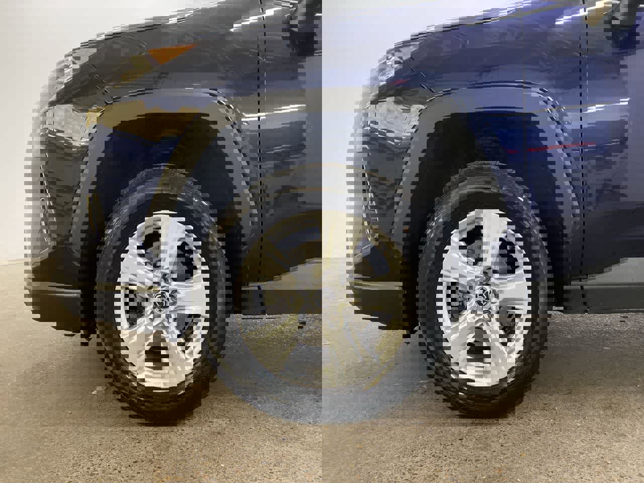 Used 2021 Toyota RAV4 XLE image 12