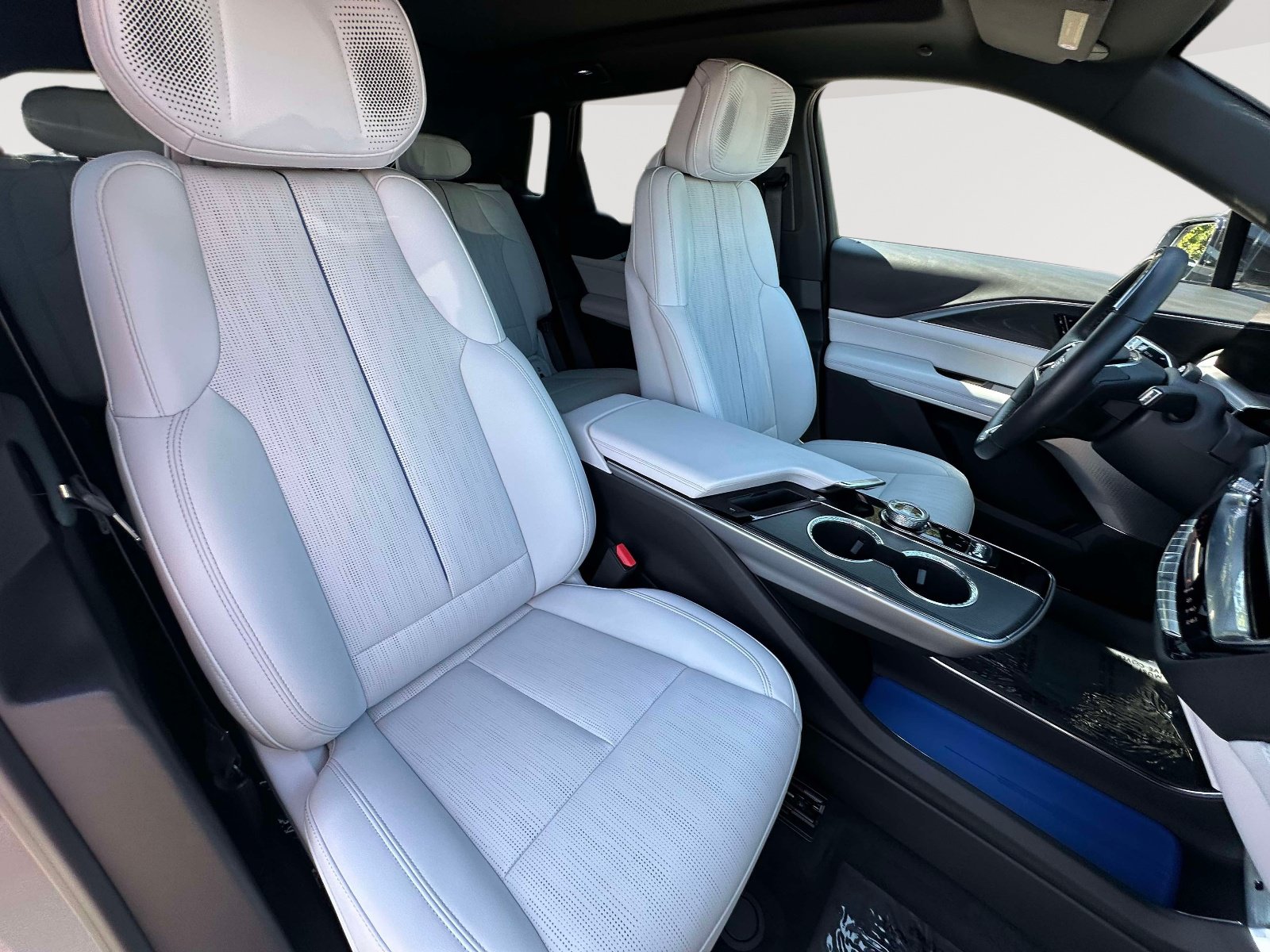 Certified 2024 Cadillac Lyriq Sport w/ LPO, Floor Liner Package AWD/4WD image 26