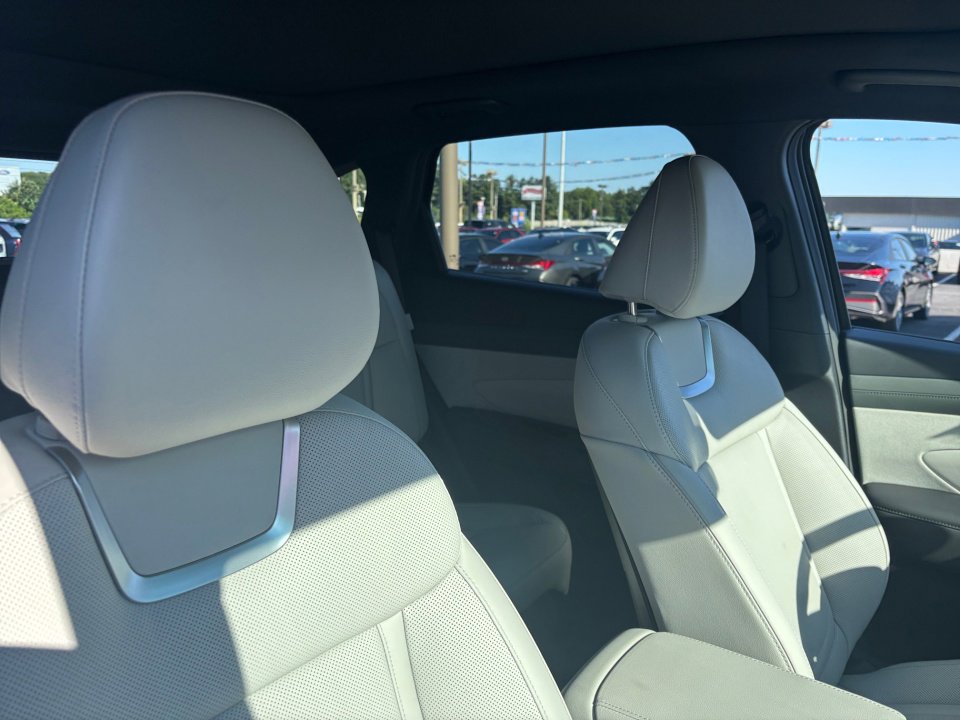 New 2025 Hyundai Tucson Limited image 29