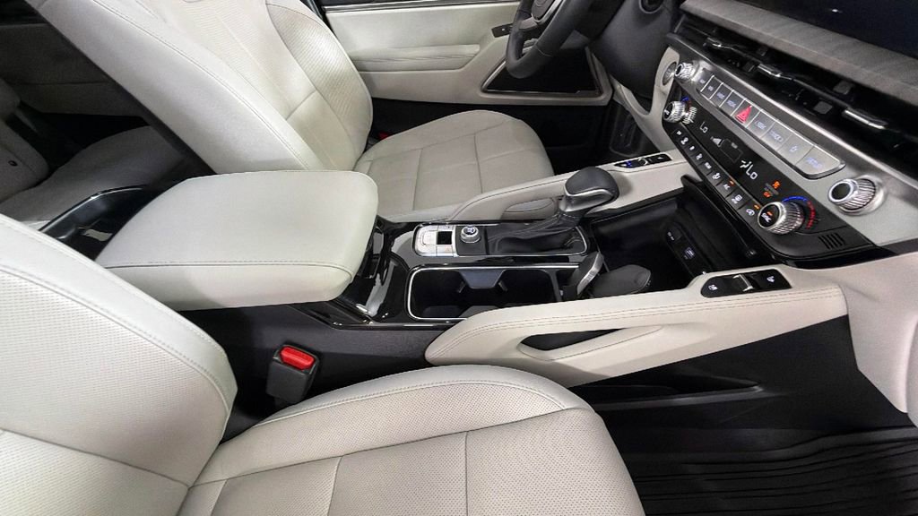Used 2024 Kia Telluride EX w/ EX Captain's Chair Package FWD image 38
