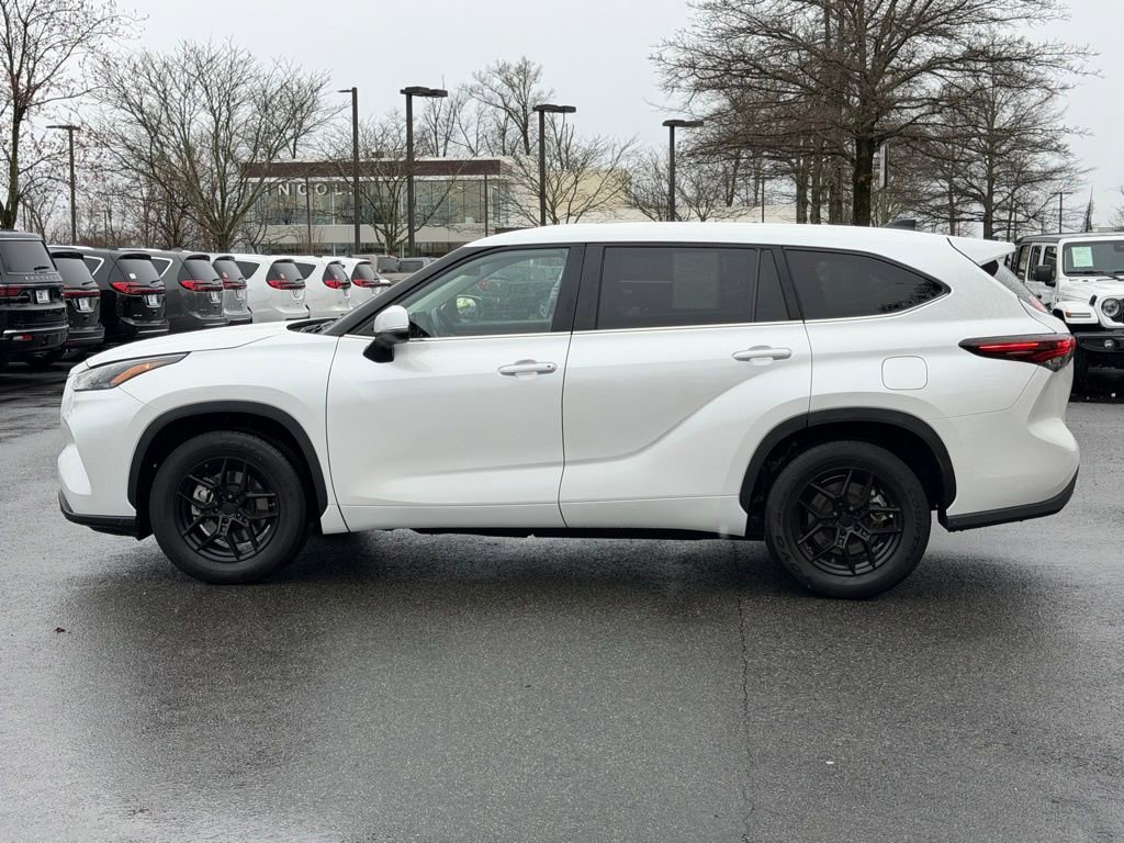 Used 2024 Toyota Highlander LE image 10