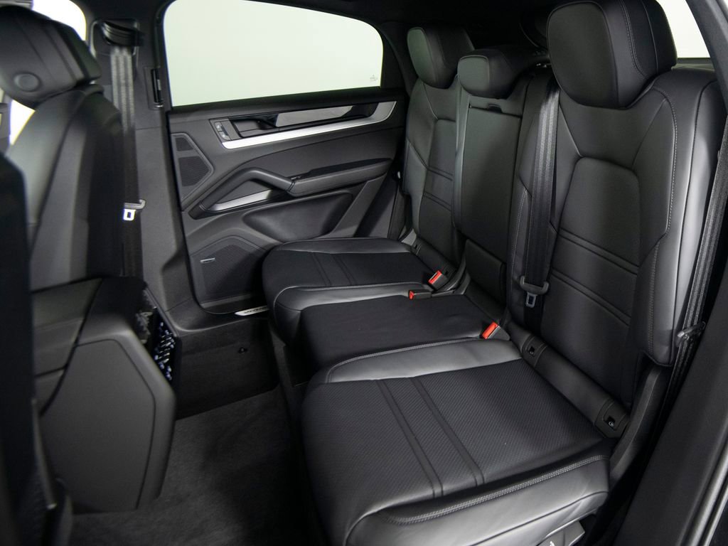 Certified 2025 Porsche Cayenne Coupe image 36